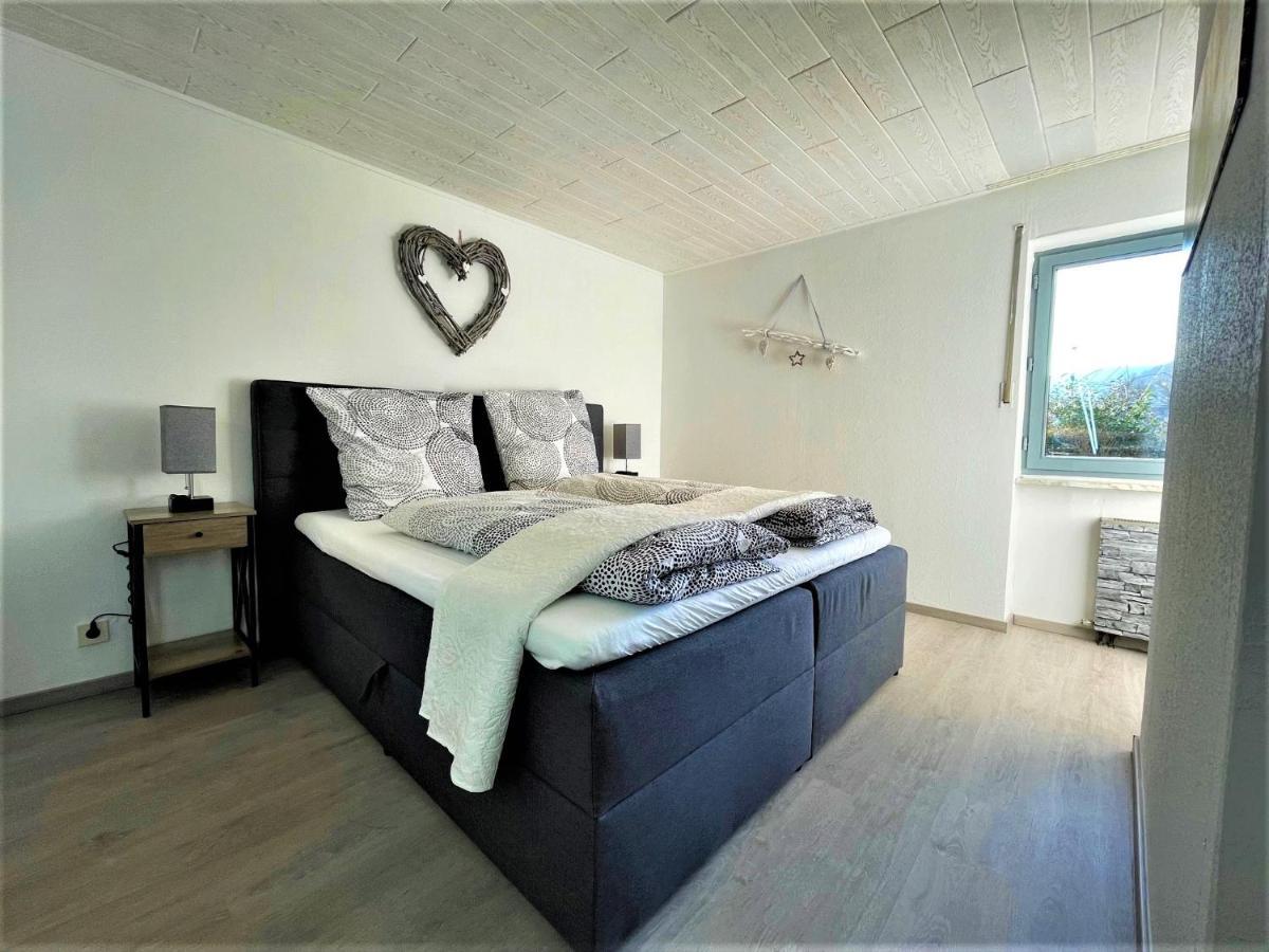 Appartamento Traumhafter Moselblick, Garten & Lounge, Boxspringbett, Top Lage Bullay Esterno foto
